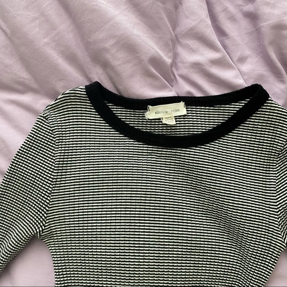 URBAN OUTFITTERS: Cropped Long-Sleeve Top - Picture 2 of 2